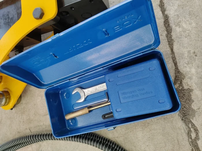 TYPHON Attachments Hydraulic Break Hammer Attachment for Mini Digger USA - Image 6